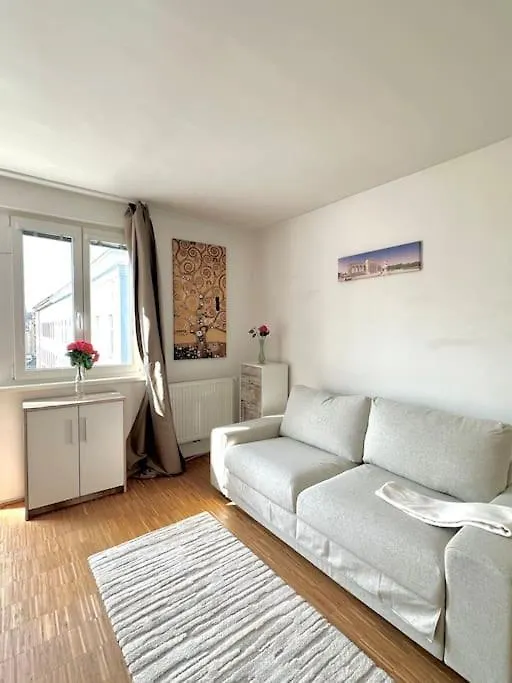 Sunny Balcony City Apartment Vienna