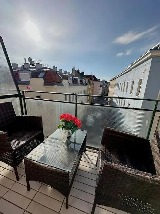 Sunny Balcony City Apartment Vienna
